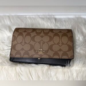 COACH Clutch w/Crossbody strap